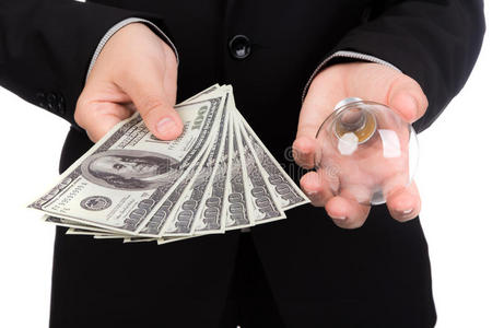 付钱的男人图片