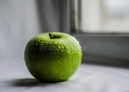 绿色多汁苹果照片
