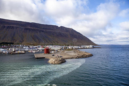 峡湾 锚定 房屋 帆船 航海 冰岛 风景 海洋 在里面 城市