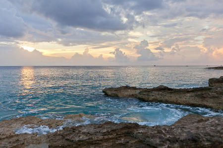 旅行 太阳 海景 加勒比 美女 放松 海岸 孤独的 海滩