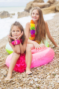 女儿 白种人 时尚 海岸 橡胶 自然 戒指 童年 海滩 乐趣