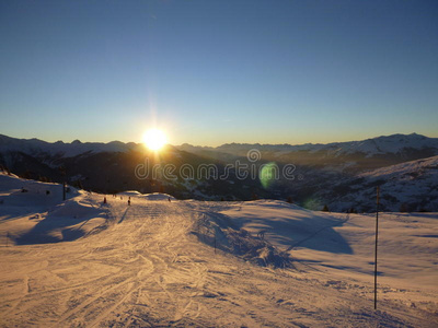 滑雪 求助 太阳 阿尔卑斯山 日落 法国人 假日