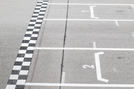 赛道终点线照片