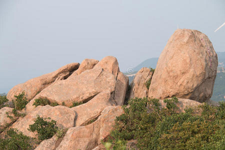岩石山的颜色图片-岩石山的颜色素材-岩石山的颜色插画-摄图新视界