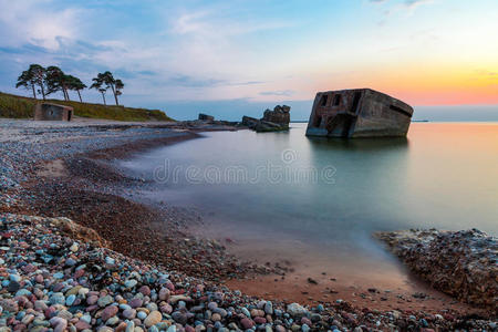 混凝土 古老的 海岸 海滨 要塞 松木 美丽的 海滩 拉脱维亚