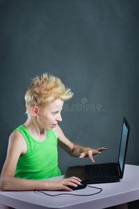 男人 技术 黑客 现实 玩家 教育 笔记本电脑 班长 男孩