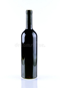 一瓶白色背景上分离的葡萄酒。