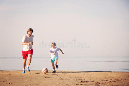 黎明 享受 活动 男孩 男人 爸爸 幸福 海洋 自然 乐趣