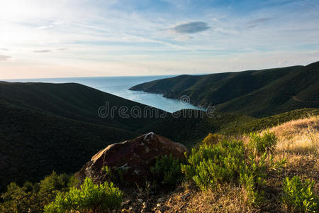 希腊地中海海岸日出时在马其顿