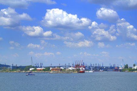 乌尔巴 地区 城市 船舶 海洋 旅行 快乐 码头 海滨 风景