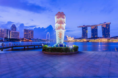 大都市 闲暇 反射 天空 早晨 黄昏 旅游业 鱼尾狮 暮光