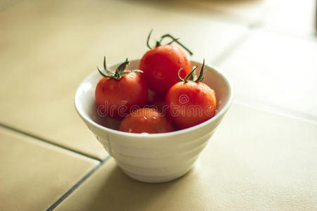 碗里的樱桃西红柿