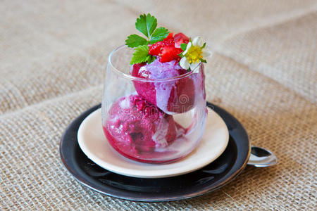 盘子 甜的 美味的 黛西 蔬菜 夏天 颜色 奶油 草莓 被单