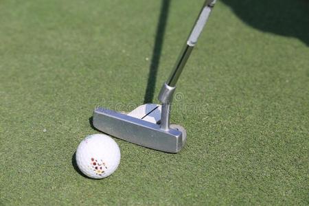 孔白色的课程模式迷你高尔夫照片