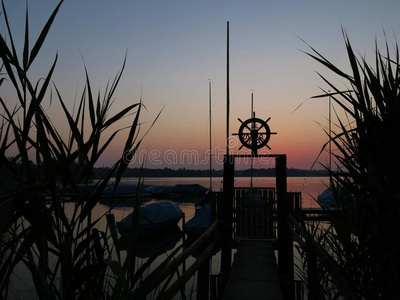 美女 防波堤 自然 浪漫的 美丽的 航海 风景 场景 娱乐