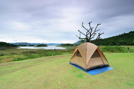 山上野营帐篷