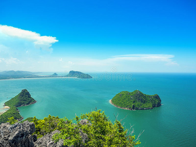 热带夏季时间美丽的海滨