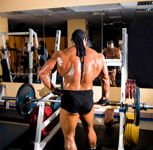 健美运动员 训练 哑铃 工作 运动员 胸部 适合 举起 重量