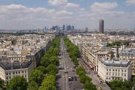 凯旋门顶上的巴黎景色