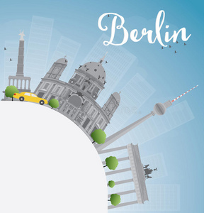 柏林天际线与灰色建筑，蓝天和复制空间。
