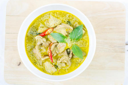 绿色咖喱鸡，泰国传统和流行食品，绿色铜