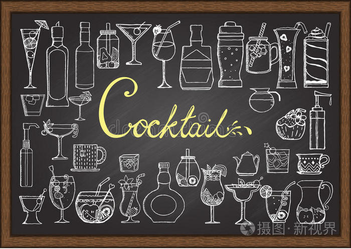 黑板上的一套手绘鸡尾酒