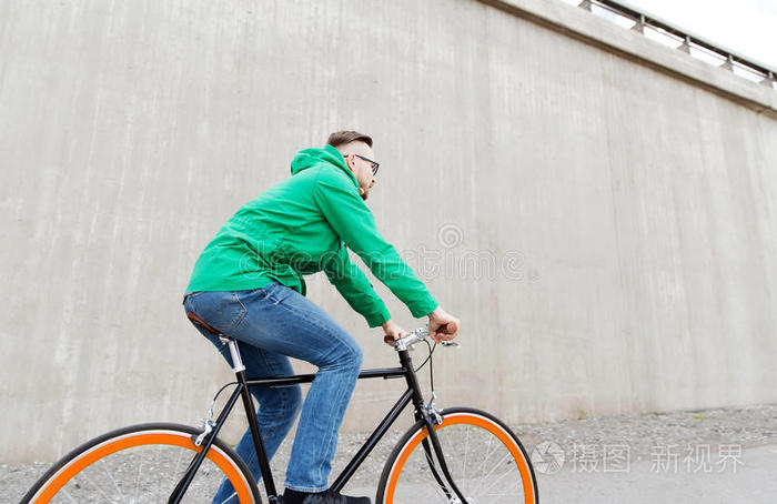 运动 闲暇 行动 眼镜 城市 男孩 自行车 齿轮 古老的