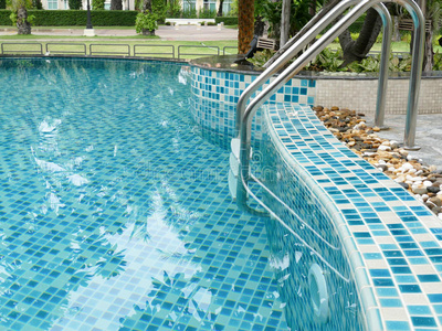 泳池边 求助 地板 甲板 美丽的 梯子 游泳 奢侈 绿松石