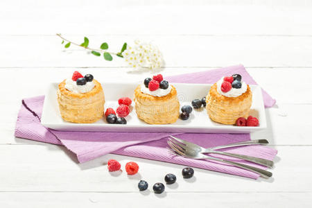 商品 糕点 甜点 覆盆子 餐巾 蛋糕 越橘 陶器 奶油 蓝莓