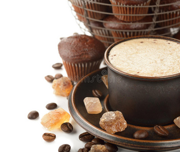 一杯咖啡和巧克力松饼