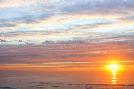 天空 沿海 美丽的 海景 夏天 海岸 海滩 反射 自然 季节