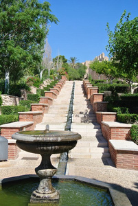西班牙安达卢西亚阿尔梅里亚的阿尔卡扎巴花园，在一个阳光明媚的日子