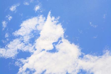 蓝天和美丽的云作为背景纹理