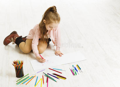 蜡笔 儿童 小孩 着色 工艺品 地板 做梦 艺术 可爱极了