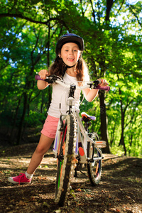 年龄 白种人 小孩 美丽的 自行车 活动 外部 享受 快乐