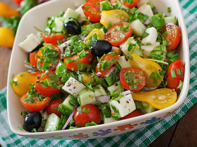 希腊沙拉配新鲜蔬菜
