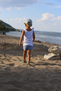 后面 男孩 站立 海滩 金发女郎 夏天 伏尔加 近的 晒黑