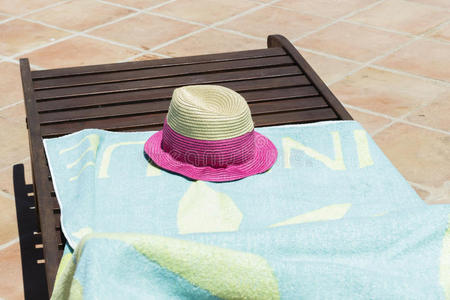 帽子 地板 夏天 自由的 假期 太阳 水塘 毛巾 游泳 时间