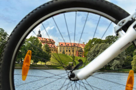 自行车旅行，尼斯维兹中世纪城堡