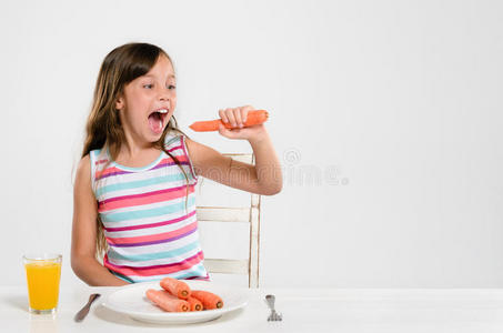 快乐 享受 面对 肖像 饮食 蔬菜 乐趣 胡萝卜 甜的 可爱极了