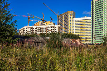 在废弃地区建造新房子。