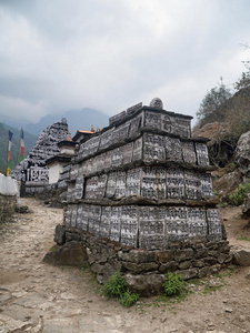 喜马拉雅山的佛教纪念碑