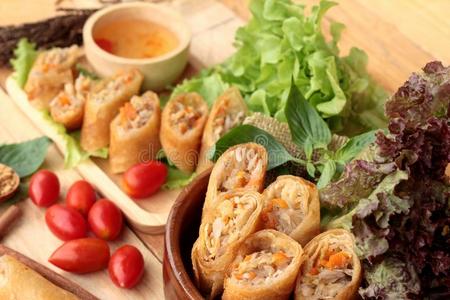 油炸春卷传统的开胃食品。