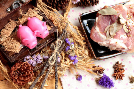 肉片 蛋白质 猪肉 草本植物 肉排 蔬菜 大蒜 食物 果冻