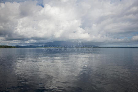 热带美拉尼西亚群岛上空的云