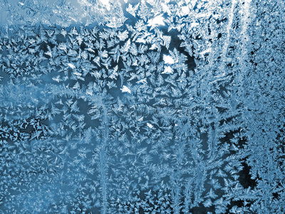 冬季玻璃上的冰纹