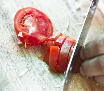 成熟番茄的切割