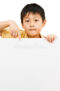 亚洲中国儿童持有空白白板。