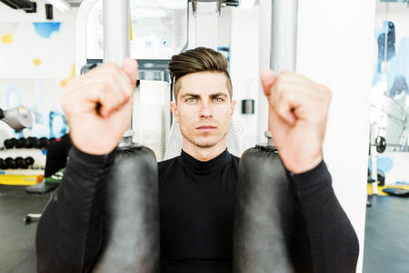 男人 运动型 胸部 运动员 权力 肖像 锻炼 举起 适合