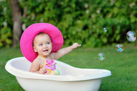 照顾 美丽的 沐浴 浴缸 宝贝 头发 白种人 肖像 幸福